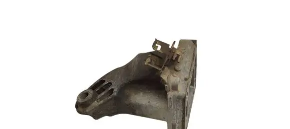 Engine mounting bracket