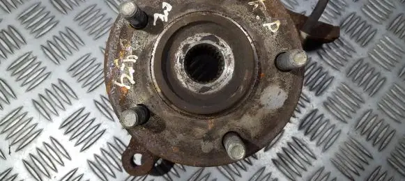 Mitsubishi Space Runner Front wheel hub