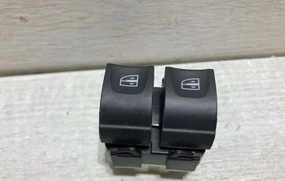 Dacia Sandero III Electric window control switch 254112588R