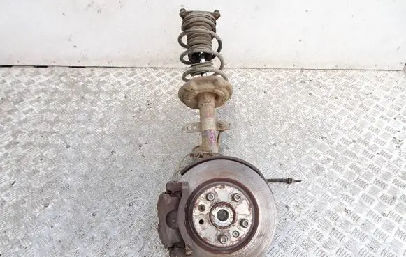 Nissan Qashqai Front wheel hub spindle knuckle