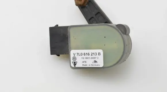 Audi Q7 4L Air suspension front height level sensor 7L0616213B