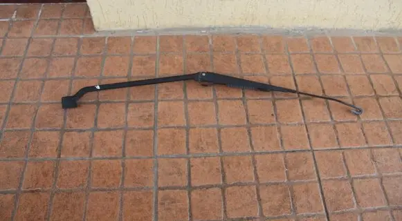 Mitsubishi Outlander Front wiper blade arm 