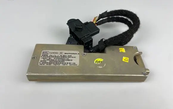 BMW 5 E39 Antenna control unit 6907046 0109462U14