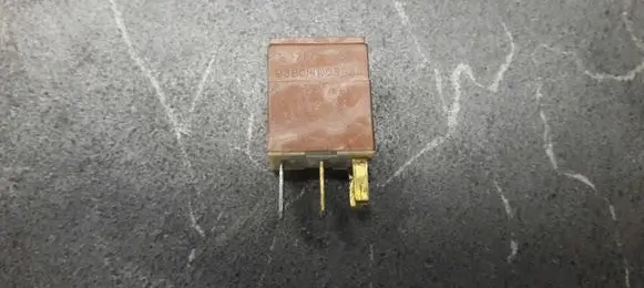 Ford Mondeo MK I Fuel pump relay 93bgi4n089aa