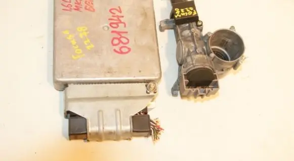 Ford Focus Engine ECU kit and lock set 1072433 98AB12A650DAB 98AB12A532AF