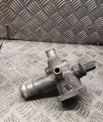 Volkswagen PASSAT B5.5 Engine coolant pipe/hose 038121133a
