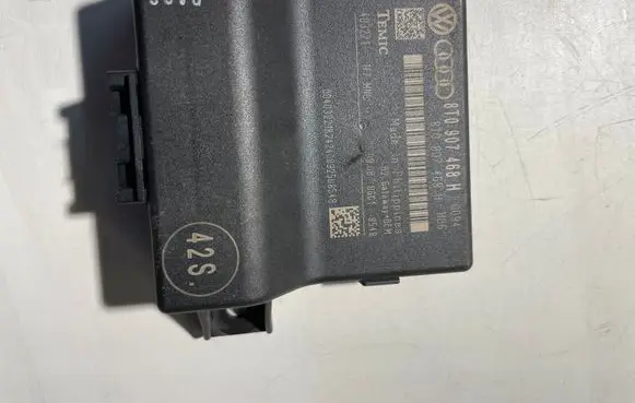 Audi A4 S4 B8 8K Gateway control module 8T0907468H