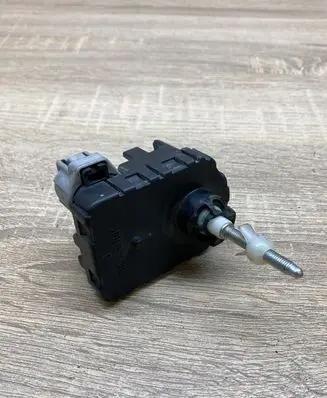 Toyota Land Cruiser (J120) Headlight level adjustment motor 