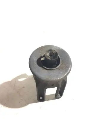 Volkswagen Transporter - Caravelle T5 Engine mount bracket 7H0199849