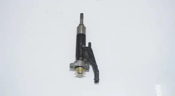 BMW 5 G30 G31 G38 Fuel injector 7639990 13537639990 8625396