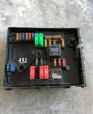 Volkswagen Golf V Fuse module 1K0937125A