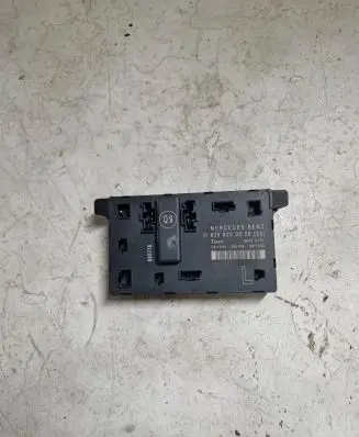 Mercedes-Benz Vito Viano W639 Door control unit/module 6398200026