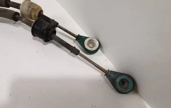 Opel Mokka Gear shift cable linkage 55591362