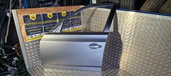 BMW X3 E83 Front door A087