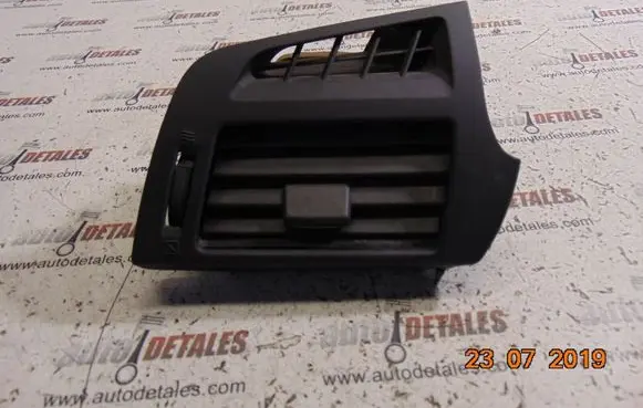 Toyota Verso Dashboard side air vent grill/cover trim 556500F030