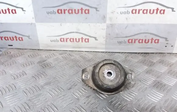 Citroen Berlingo Engine mount bracket