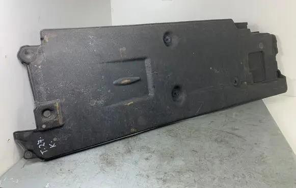 Toyota Avensis T270 Center/middle under tray cover 5816605013