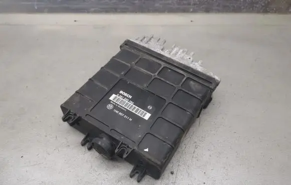 Volkswagen Golf III Engine control unit/module 0261200784 1H0907311H