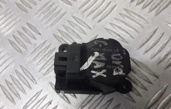 Ford C-MAX I Central body control module 3M5H-19E616-AA