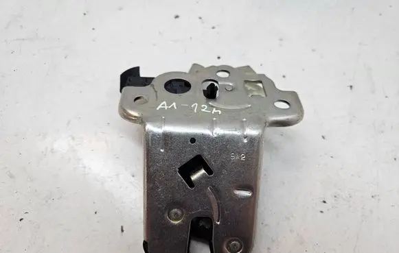 Audi A1 Tailgate/trunk/boot lock/catch/latch 8K9827505A