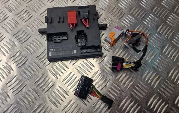 Audi A4 S4 B7 8E 8H Comfort/convenience module 8E0907279N
