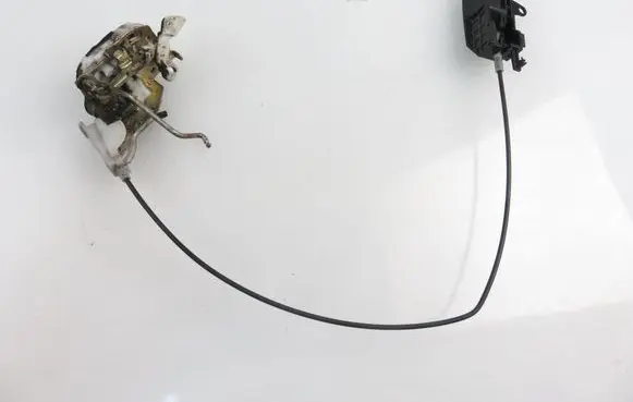Toyota Yaris Front door lock 