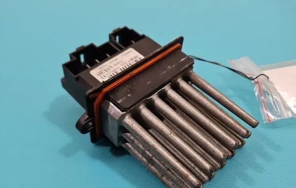 Heater blower motor/fan resistor