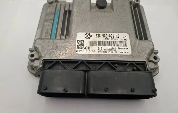 Volkswagen Caddy Engine control unit/module 03G906021HS 0281013681