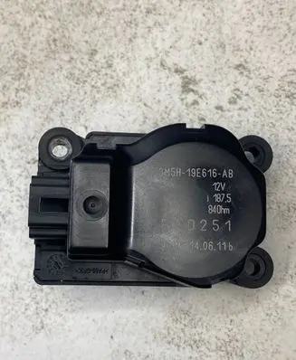 Ford C-MAX II Air flap motor/actuator 3M5H19E616AB 11875 EAD251