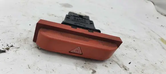 Nissan X-Trail T30 Hazard light switch 06016