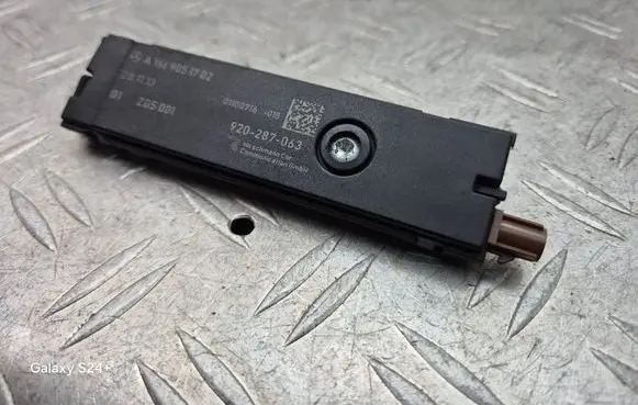 Mercedes-Benz A W176 Aerial antenna amplifier A1669051702