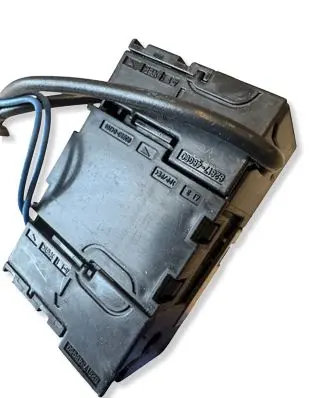 Toyota Auris E180 Voltage converter inverter 8281748G50