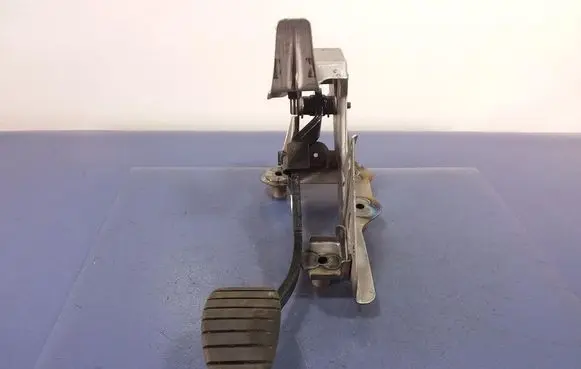 Renault Clio I Accelerator throttle pedal 465013423R