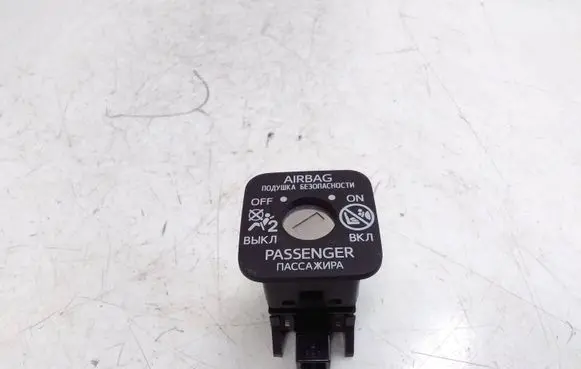 Toyota Prius (XW50) Passenger airbag on/off switch 2091A8D