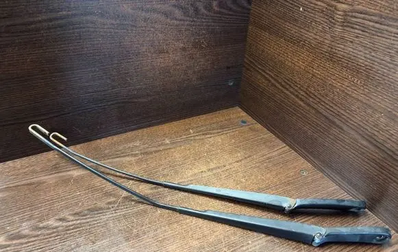 Volkswagen Transporter - Caravelle T5 Front wiper blade arm 