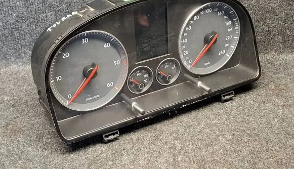 Volkswagen Touran I Speedometer (instrument cluster) 1T0920974A