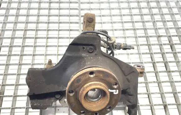 Front wheel hub spindle knuckle
