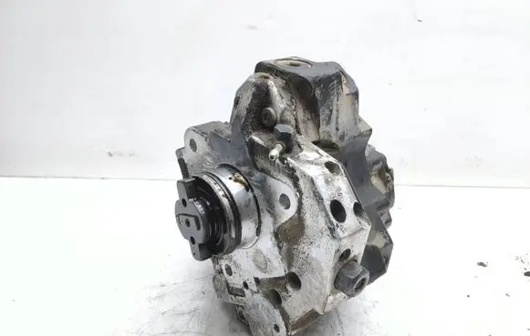 Volvo V70 Fuel injection high pressure pump 8689591 0445010043