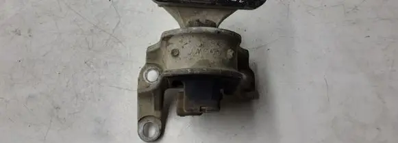 Honda CR-V Engine mount bracket