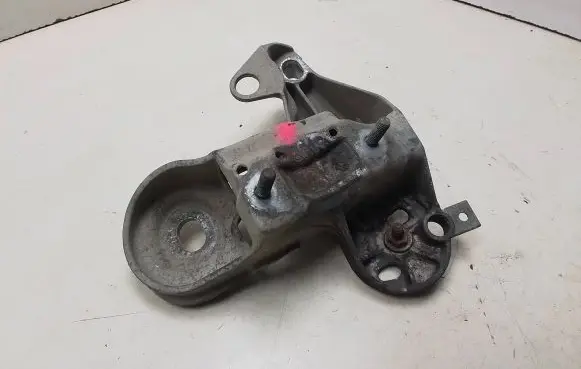 Audi A4 S4 B6 8E 8H Engine mounting bracket 8E0199352