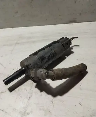 Volkswagen PASSAT B6 Headlight washer pump 3B7955681