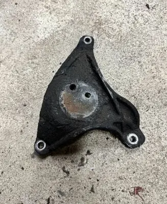 BMW 5 E39 Engine mounting bracket 1096080