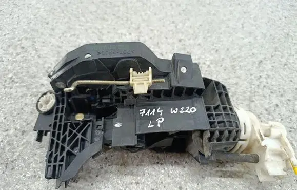 Mercedes-Benz S W220 Front door lock 2207200135