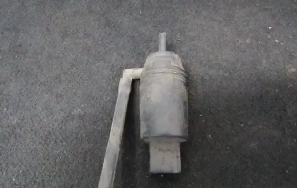 BMW 5 E39 Windscreen/windshield washer pump 67128377612 67.12-8377612