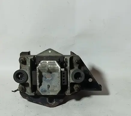 Ford Mondeo Mk III Engine mount bracket 1s717m123bc