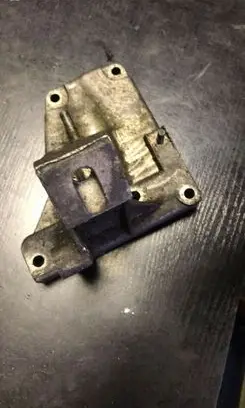 BMW 7 E32 Engine mounting bracket 1747180