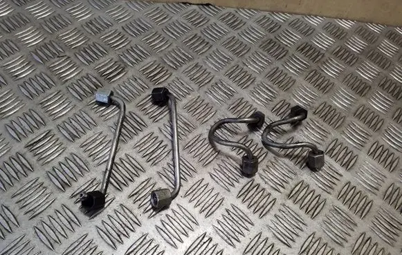 Fuel injector supply line/pipe
