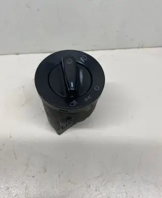 Volkswagen Golf IV Light switch 1C0941531