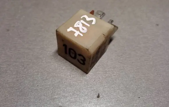 Volkswagen PASSAT B5 Other relay 357911253 14030000