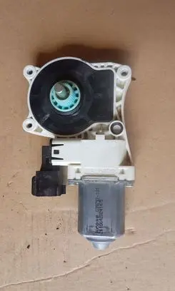 Jaguar XE Rear door window regulator motor C39793